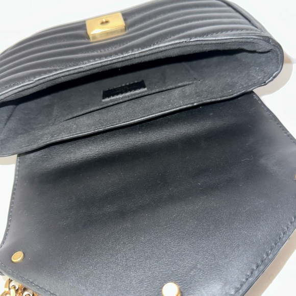 New Wave Chain Bag - Picture 6 of 10